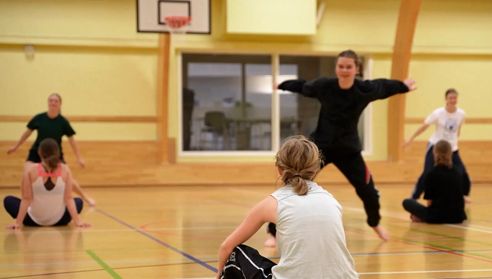 Unge der dyrker gymnastik, Præstø Pigerne