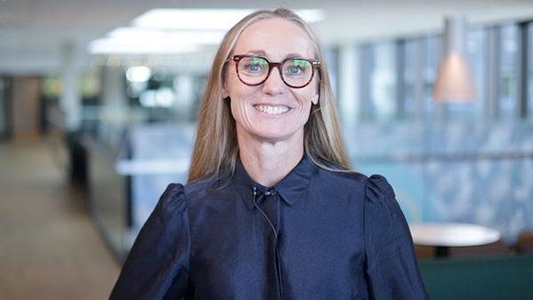 Julie Engelund Sander, Velliv, Sundhedsdirektør, nærbillede