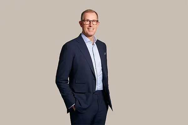 Kim Kehlet Johansen - CEO, Velliv, Portræt, hænderne i lommen
